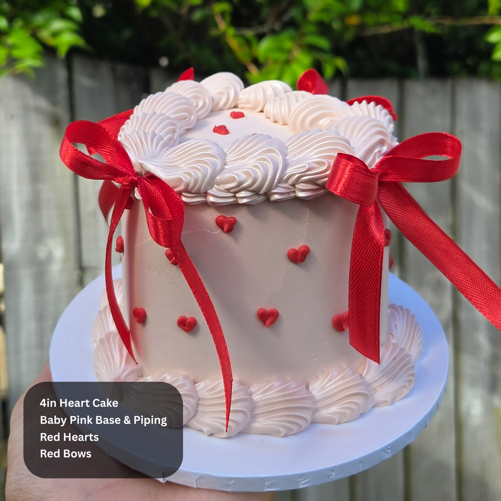Vintage Heart Piped Cake