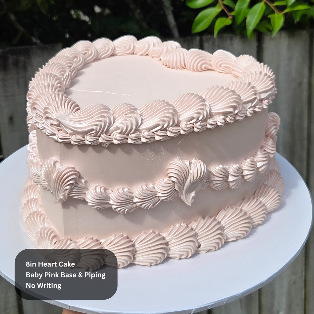 Vintage Shell Piped Cake