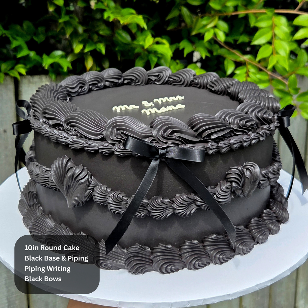 Vintage Shell Piped Cake