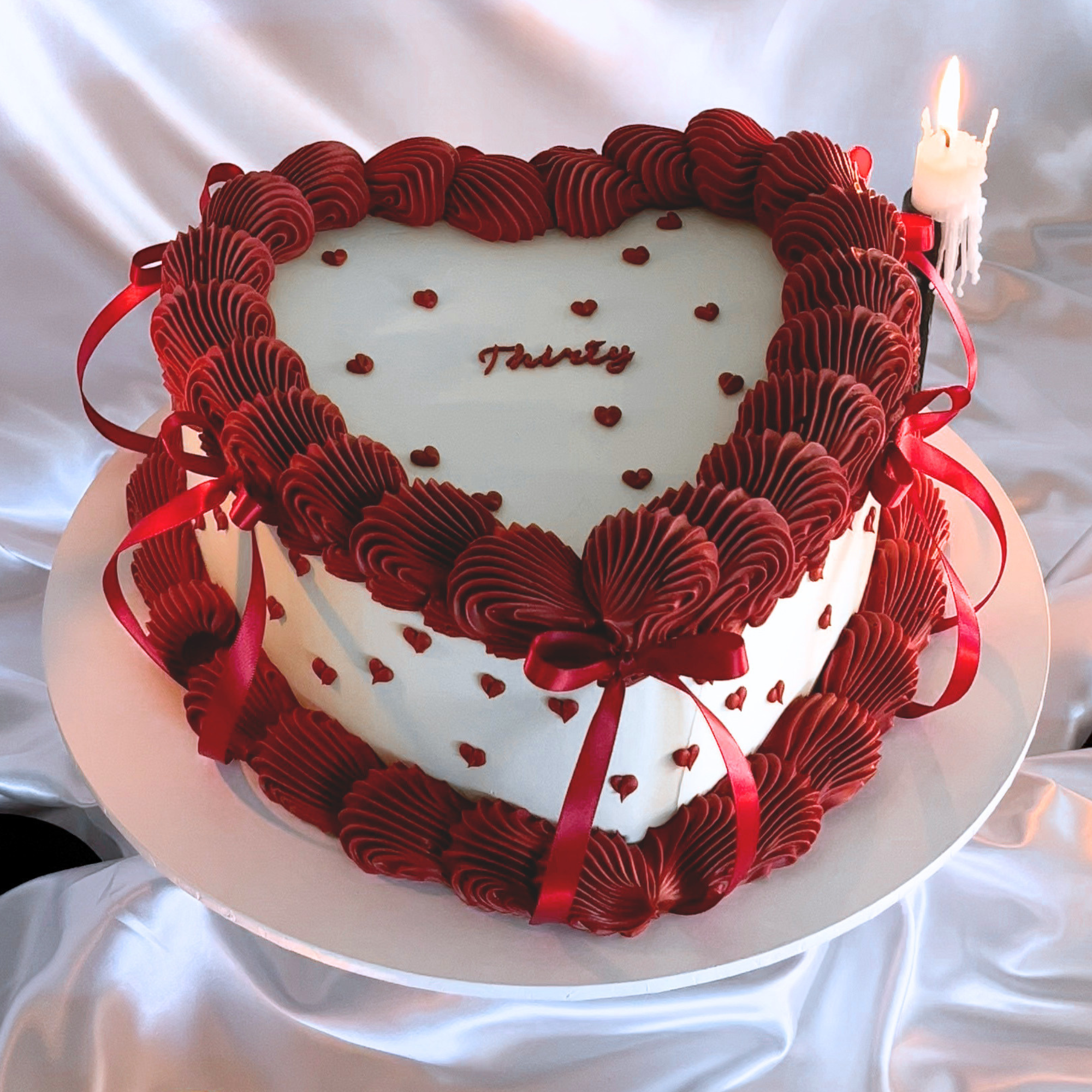 Vintage Heart Piped Cake